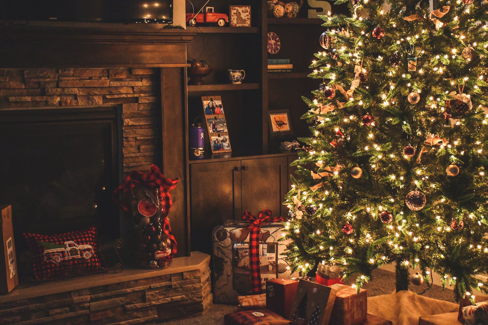 Unwrapping the True Spirit of Christmas: A Guide to Meaningful Celebrations